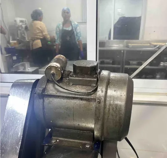 पारसी डेयरी फार्म का FSSAI लाइसेंस निलंबित: मुंबई FDA को मिलीं 100 साल पुरानी डेयरी में गंभीर खाद्य सुरक्षा खामियां