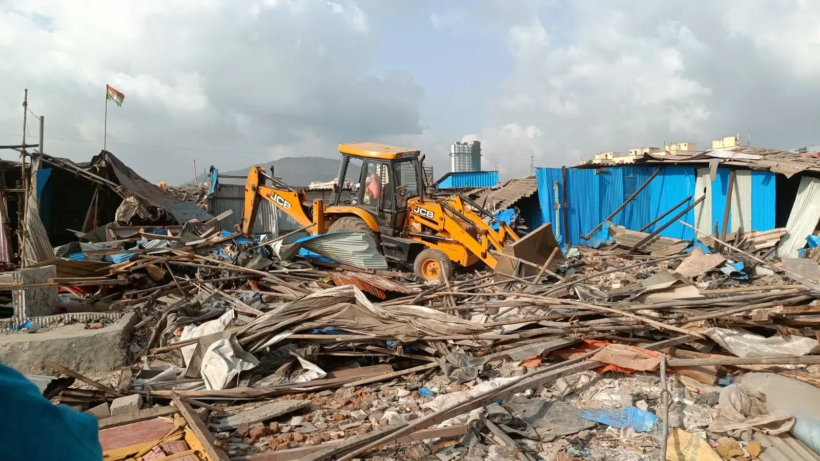 मानखुर्द में 1,200 अवैध निर्माण ध्वस्त, 11 एकड़ सरकारी भूमि का पुनः अधिग्रहण