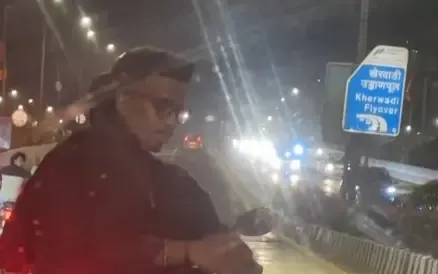 मुंबई में अभिनेत्री निमिषा नायर की कैब का पीछा करने वाले दो युवकों को हिरासत में लिया गया