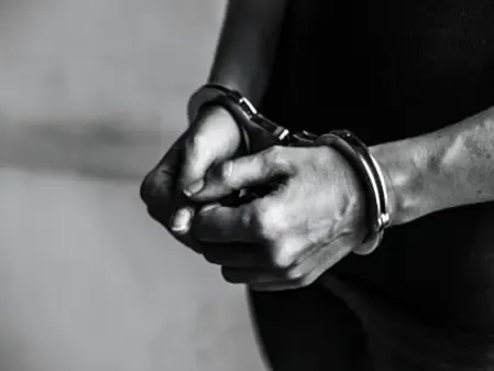 मुंबई में एंटी करप्शन ब्यूरो की बड़ी कार्रवाई, सहायक पुलिस निरीक्षक रिश्वत लेते रंगे हाथ गिरफ्तार
