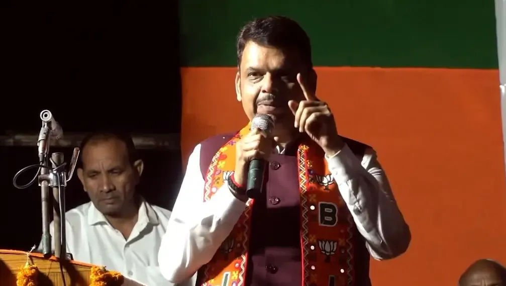 क्या बिहार में छठ पूजा पर पाबंदी लगाने वाले तेजस्वी यादव के साथ हैं मुख्यमंत्री देवेंद्र फडणवीस?