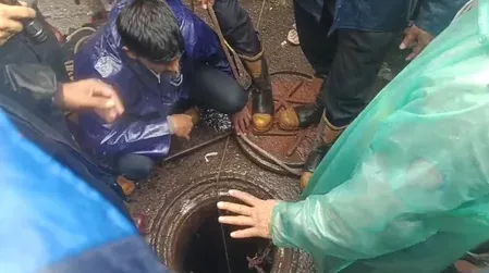 Mumbai manhole death: Elderly man falls into open drain in Sakinaka, body recovered