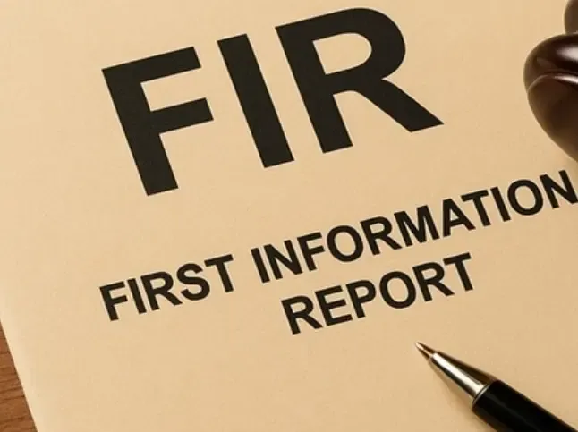 क्या मुंबई के स्कूल प्रिंसिपल पर 10वीं के छात्र को कई थप्पड़ मारने का आरोप है?