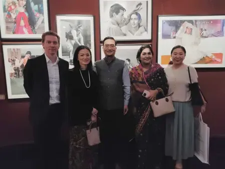 मुंबई स्थित चीनी महावाणिज्य दूतावास ने बॉलीवुड फिल्म फोटो प्रदर्शनी में हिस्सा लिया  