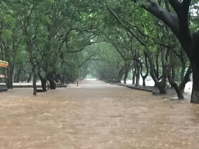 Has Mumbai's Mithi River Surpassed the Danger Level Amid Heavy Rain?
