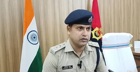 मुंगेर पुलिस ने हथियार तस्करी का किया भंडाफोड़, पांच देसी पिस्तौल और 10 मैगजीन के साथ तस्कर गिरफ्तार