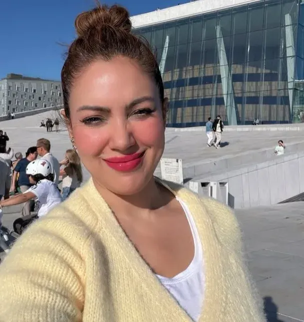 Munmun Dutta's Norway trip: Babitaji battles the sun at Oslo Opera House