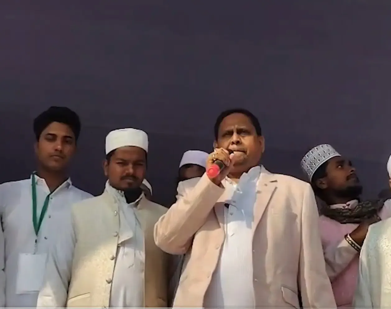 क्या हुमायूं कबीर ने मुर्शिदाबाद में 'बाबरी मस्जिद' की नींव रखने का निर्णय लिया?