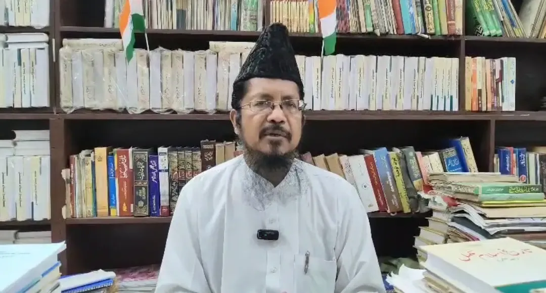 क्या मुसलमानों के कंधों पर सवार होकर कब तक बनते रहोगे सीएम, रजवी का अखिलेश से सवाल?