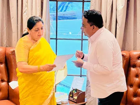 मुस्लिम समुदाय के सामाजिक-आर्थिक सर्वेक्षण के लिए स्टडी ग्रुप बनाएं: विधायक रईस शेख का सुनेत्रा पवार को पत्र