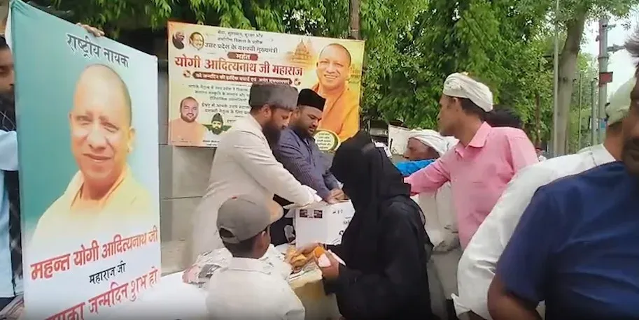 योगी आदित्यनाथ के जन्मदिन पर अलीगढ़ में मुस्लिम समुदाय ने मनाया जश्न, यूपी मॉडल पूरे देश में लागू करने की उठाई माँग