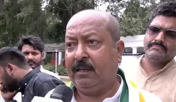 Ex-AIMIM leader Asim Waqar joins Congress, backs Rahul Gandhi as PM