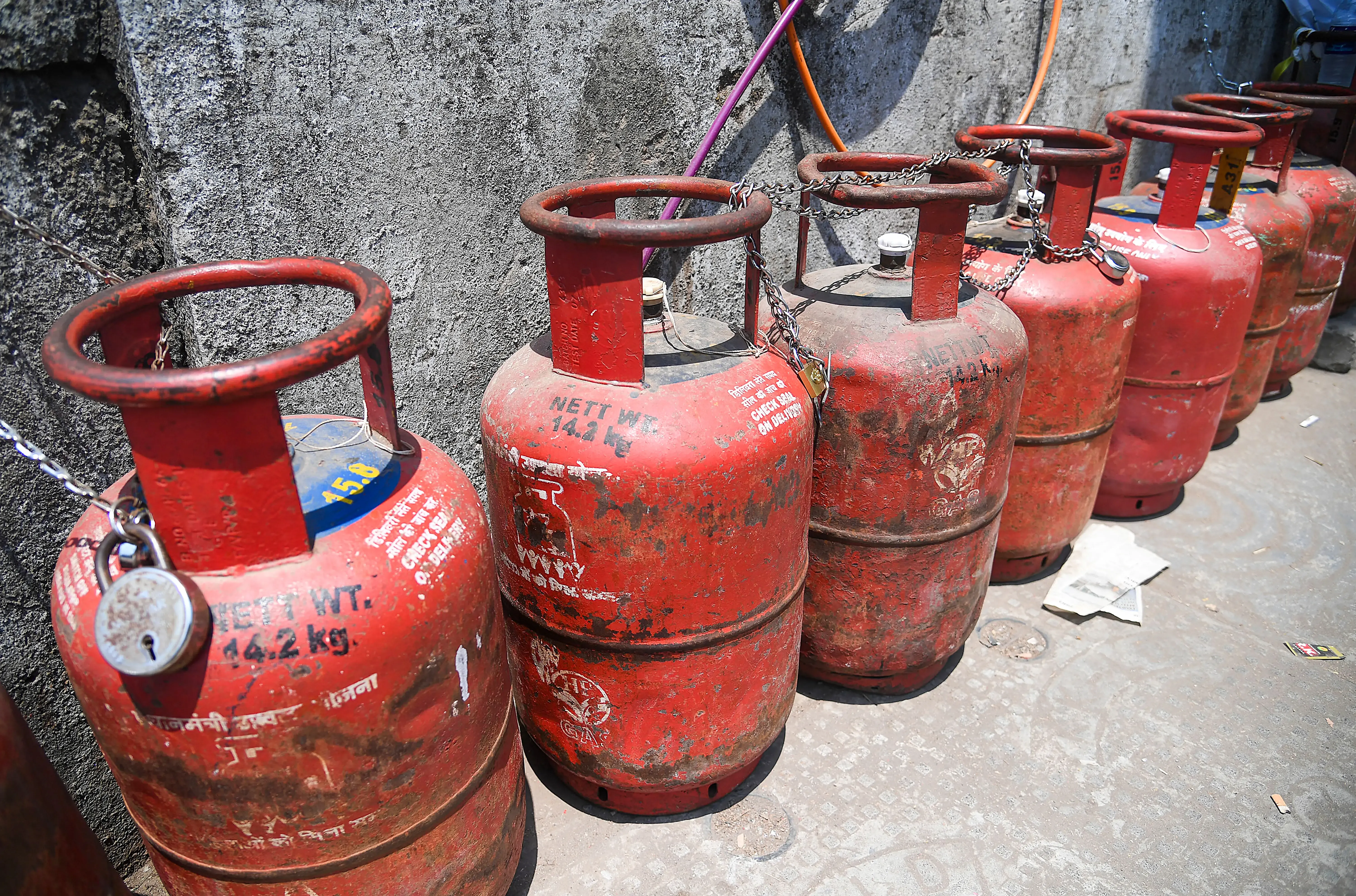 Muzaffarpur Police Shatter LPG Black Market Scheme Amid Gas Crisis
