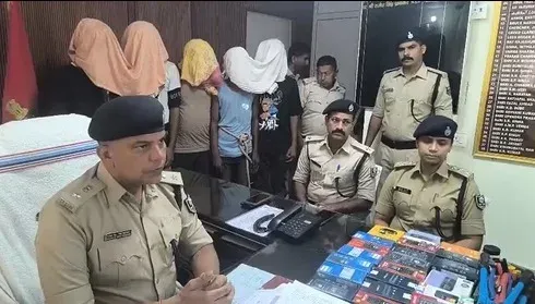 मुजफ्फरपुर मोबाइल चोरी कांड: 5 आरोपी गिरफ्तार, 23 मोबाइल व ₹40,000 नकद बरामद