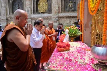 म्यांमार राष्ट्रपति ह्लाइंग ने महाबोधि मंदिर में की पूजा, 5 दिवसीय भारत दौरे की शुरुआत बोधगया से