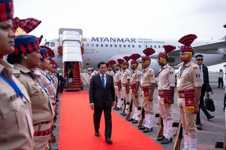 Myanmar President U Min Aung Hlaing arrives in India, offers prayers at Mahabodhi Temple