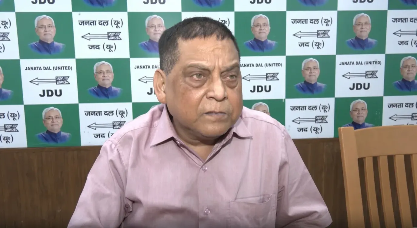 जदयू प्रवक्ता नीरज कुमार का तेज प्रताप पर तंज: 'न सरकार बनाई, न गिराई, यूपी पर टिप्पणी क्यों?'