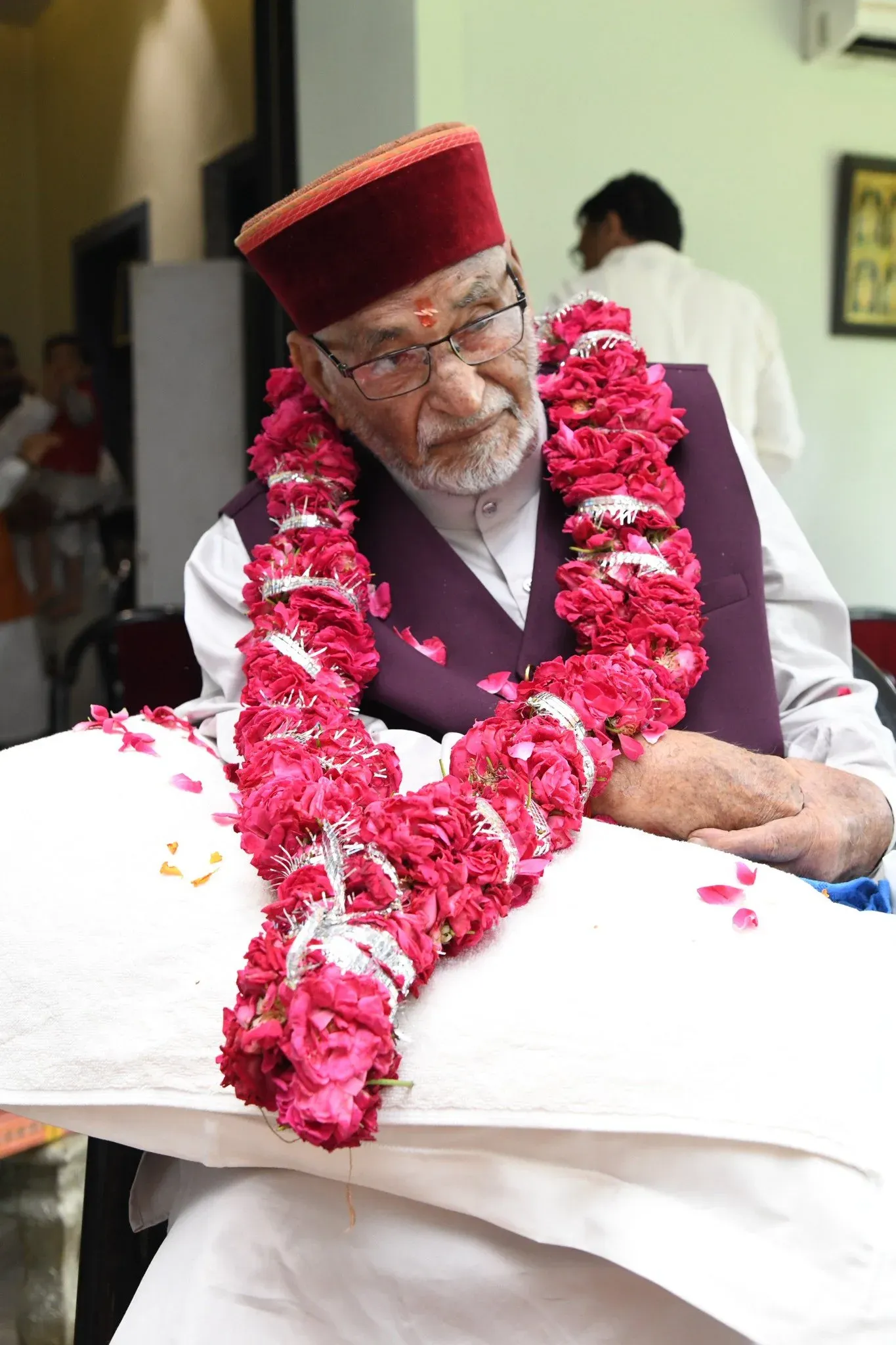 Nadda celebrates father Dr. Narayan Lal Nadda's 101st birthday