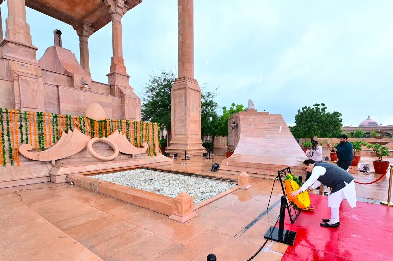 Nadda pays floral tribute at Jaipur's Amar Jawan Jyoti