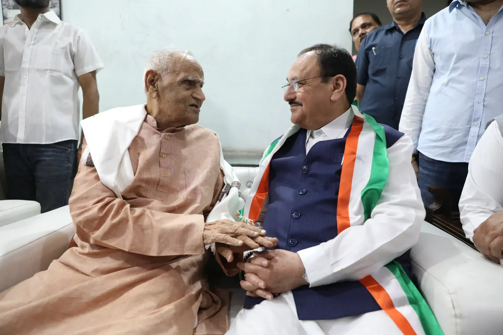 Nadda Visits Veteran Freedom Fighter-Journalist Chhabra in Jaipur