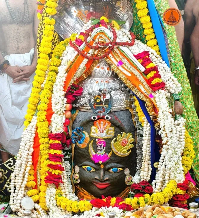 नाग पंचमी पर नागचंद्रेश्वर के कपाट खुले, उज्जैन में रात 2:30 बजे से महाकाल दर्शन; उमड़ा श्रद्धालुओं का सैलाब