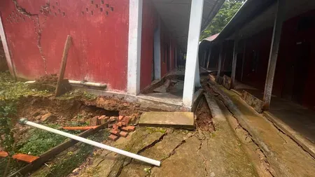 नागालैंड: मोकोकचुंग में सरकारी एक हाई स्कूल की इमारत भूस्खलन से बुरी तरह क्षतिग्रस्त