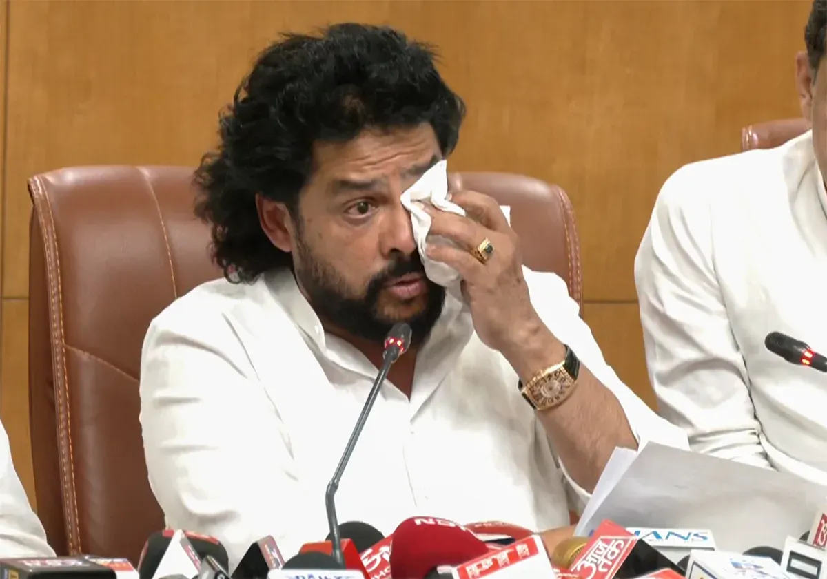 Nagendra's resignation tears will cost BJP Karnataka, says Bangarappa