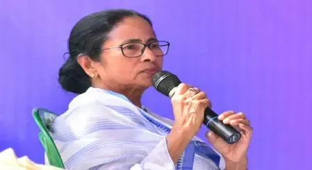 नागरिकों को मातृभाषा के लिए उत्पीड़न की धमकी देना असंवैधानिक: ममता बनर्जी