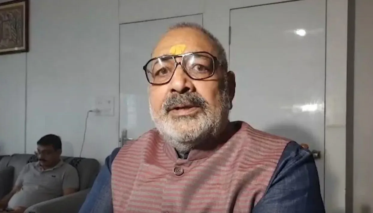 राम मंदिर चढ़ावा विवाद: गिरिराज सिंह ने कांग्रेस-सपा को बताया 'नकली सनातनी', दिग्विजय सिंह ने दान वापसी की दी धमकी