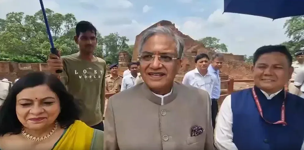 नालंदा में सीईसी ज्ञानेश कुमार ने बीएलओ को बताया लोकतंत्र की नींव, विश्व धरोहर स्थल का किया दौरा