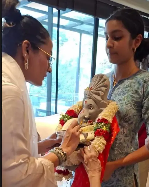 नम्रता शिरोडकर ने बेटी सितारा और बेटे गौतम संग किया गणपति बप्पा का विसर्जन, इंस्टाग्राम पर शेयर किया भावुक वीडियो