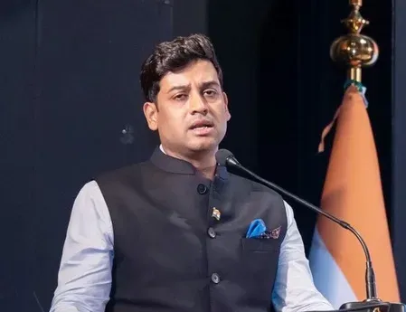 नांदेड़ में श्रीकांत शिंदे के काफिले की 4 गाड़ियां टकराईं, कोई घायल नहीं