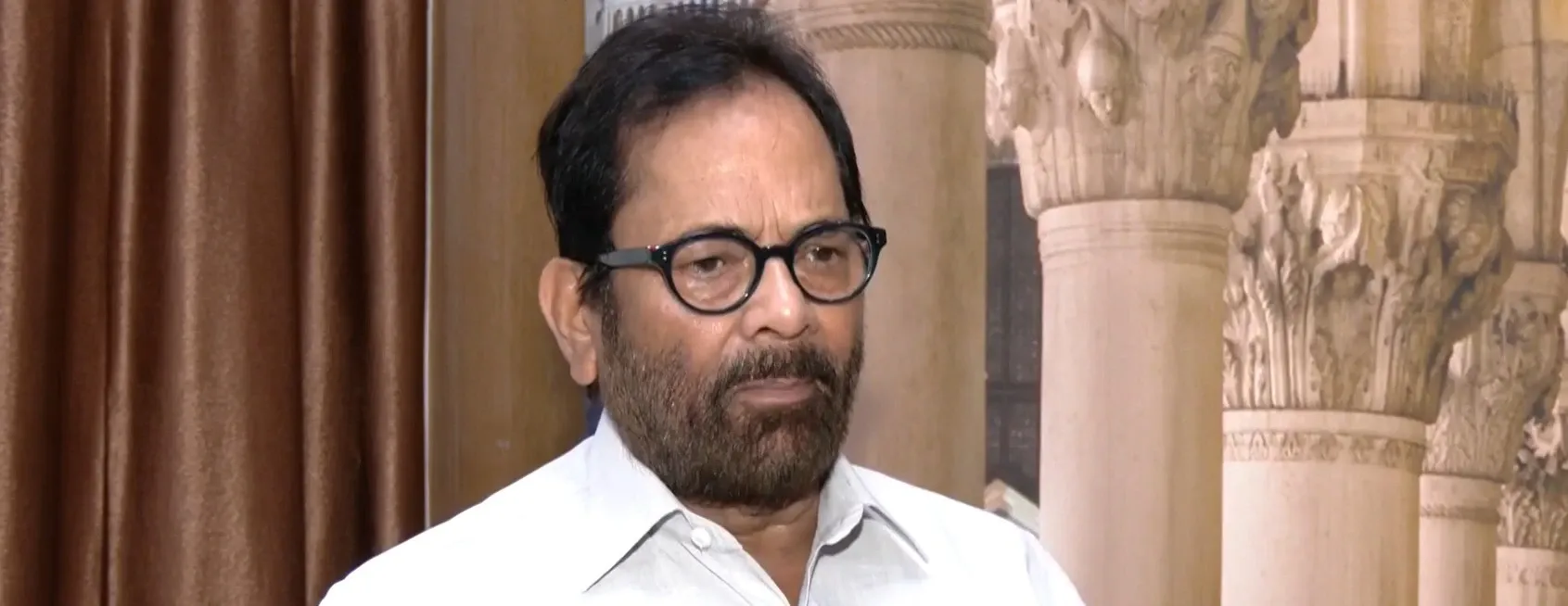 Why Did Naqvi Criticize Akhilesh Yadav Over Mosque Meeting?