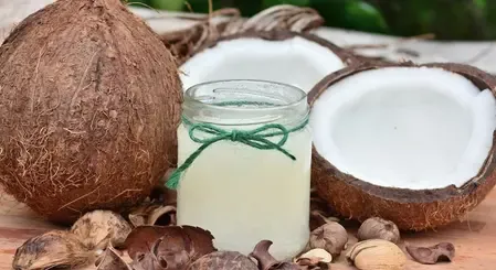 नारियल: पानी से लेकर तेल तक, हर चीज में स्वास्थ्य और सुंदरता का खजाना