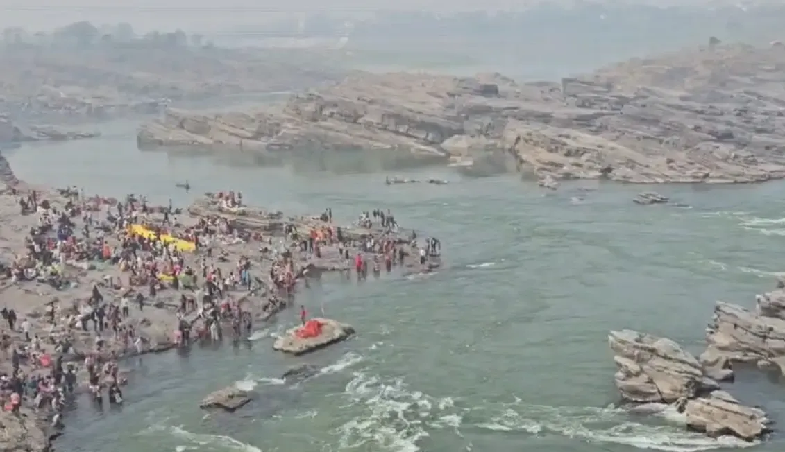 क्या नर्मदा जयंती पर घाटों पर श्रद्धालुओं की भारी भीड़ उमड़ी?