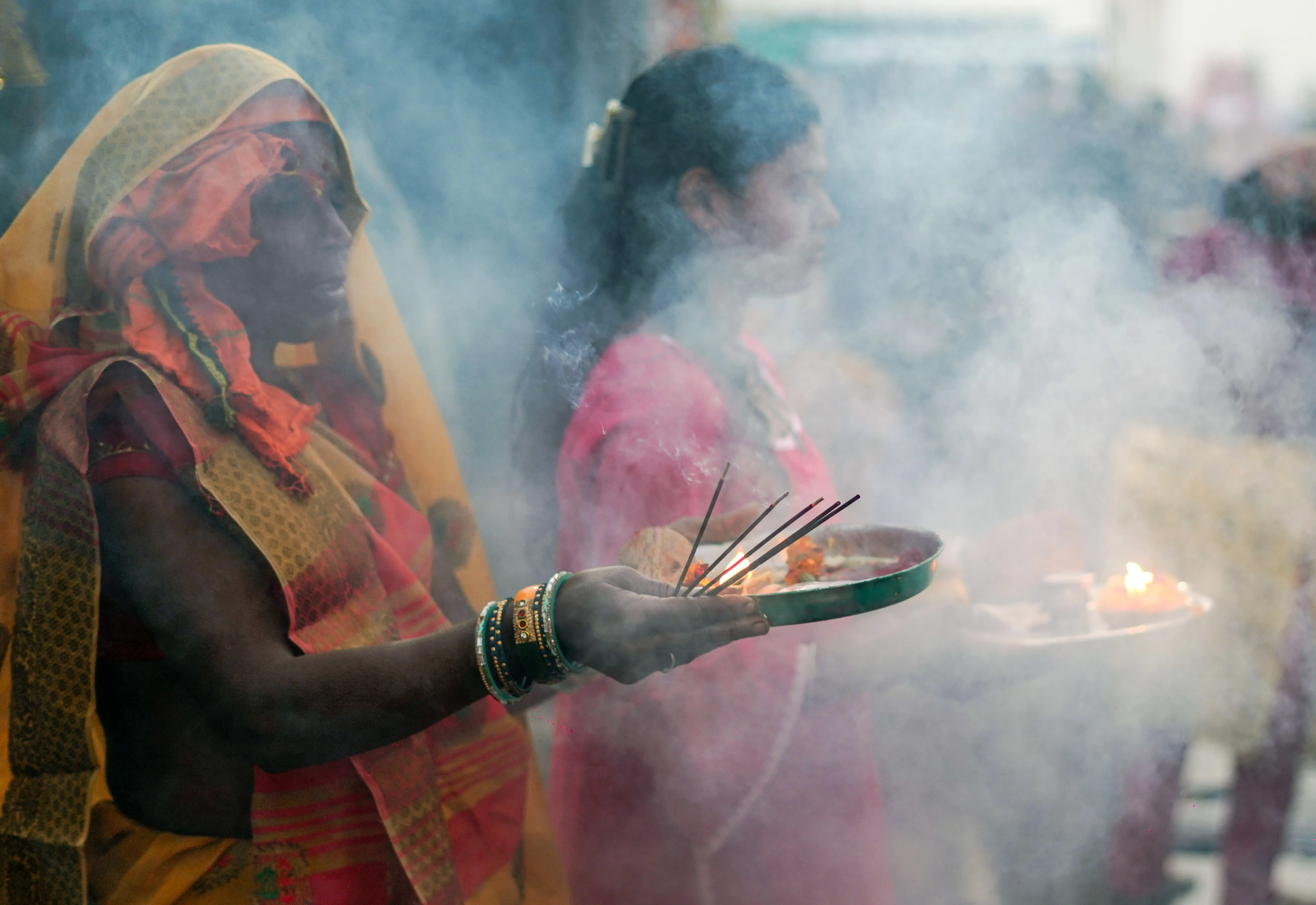 नर्मदा प्रदूषण के खिलाफ ओंकारेश्वर की महिलाओं की अनूठी पहल — आटे के दीपक से बदलेगी तस्वीर