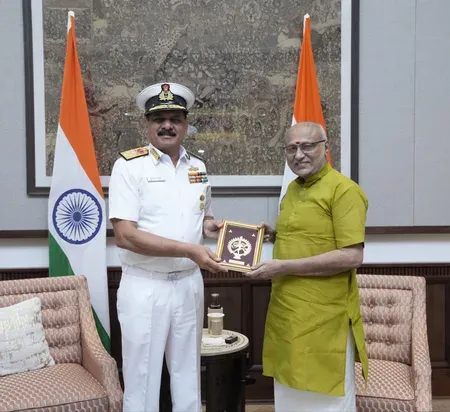 नौसेना प्रमुख एडमिरल दिनेश कुमार त्रिपाठी की उपराष्ट्रपति राधाकृष्णन से विदाई भेंट, इसी माह होंगे सेवानिवृत्त