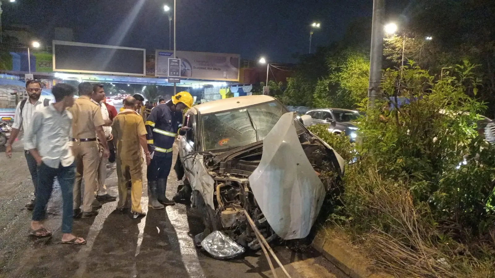 नवी मुंबई में होंडा सिटी और स्विफ्ट डिजायर की टक्कर, सभी सुरक्षित