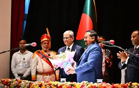 मिर्जा फखरुल इस्लाम आलमगीर बने बांग्लादेश के 23वें राष्ट्रपति, सावर शहीद स्मारक पर दी श्रद्धांजलि