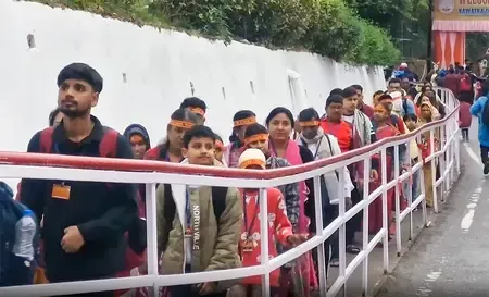 Over 30,000 Pilgrims Journey to Mata Vaishno Devi Shrine During Navratri Festival