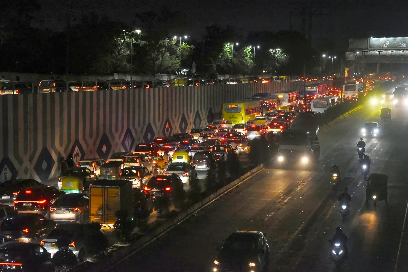 Navratri 2026 auto sales hit 11.23 lakh units in 10 days, EVs near 10.5% share: FADA
