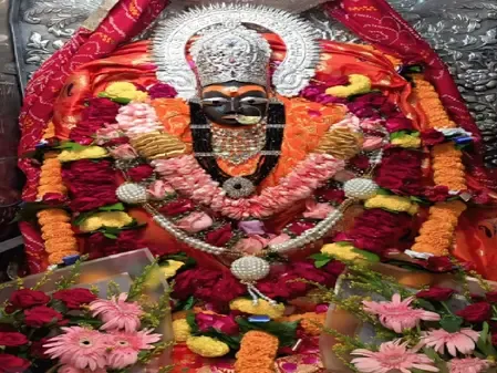 चैत्र नवरात्र: मां शारदा के दिव्य शृंगार से सजता है भव्य मेला