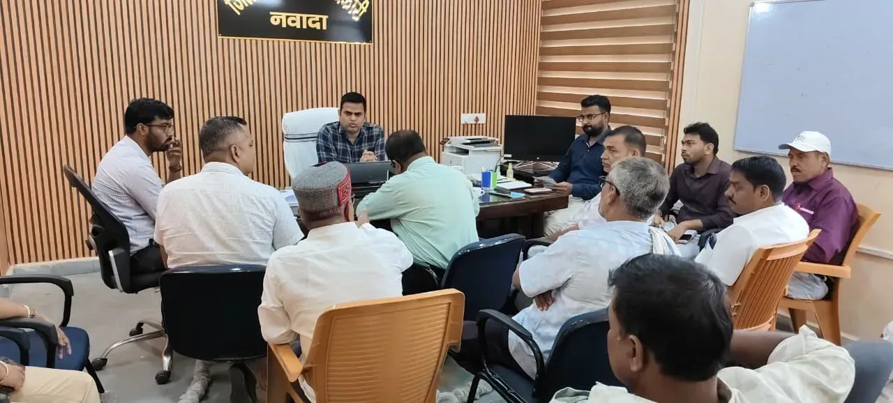 नवादा में यातायात सुधार: बस व तीन पहिया वाहन संचालकों को जिला परिवहन कार्यालय ने दिए सख्त निर्देश