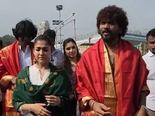 नयनतारा और विघ्नेश ने श्री वेंकटेश्वर के मंदिर में की भक्ति में लीन पूजा