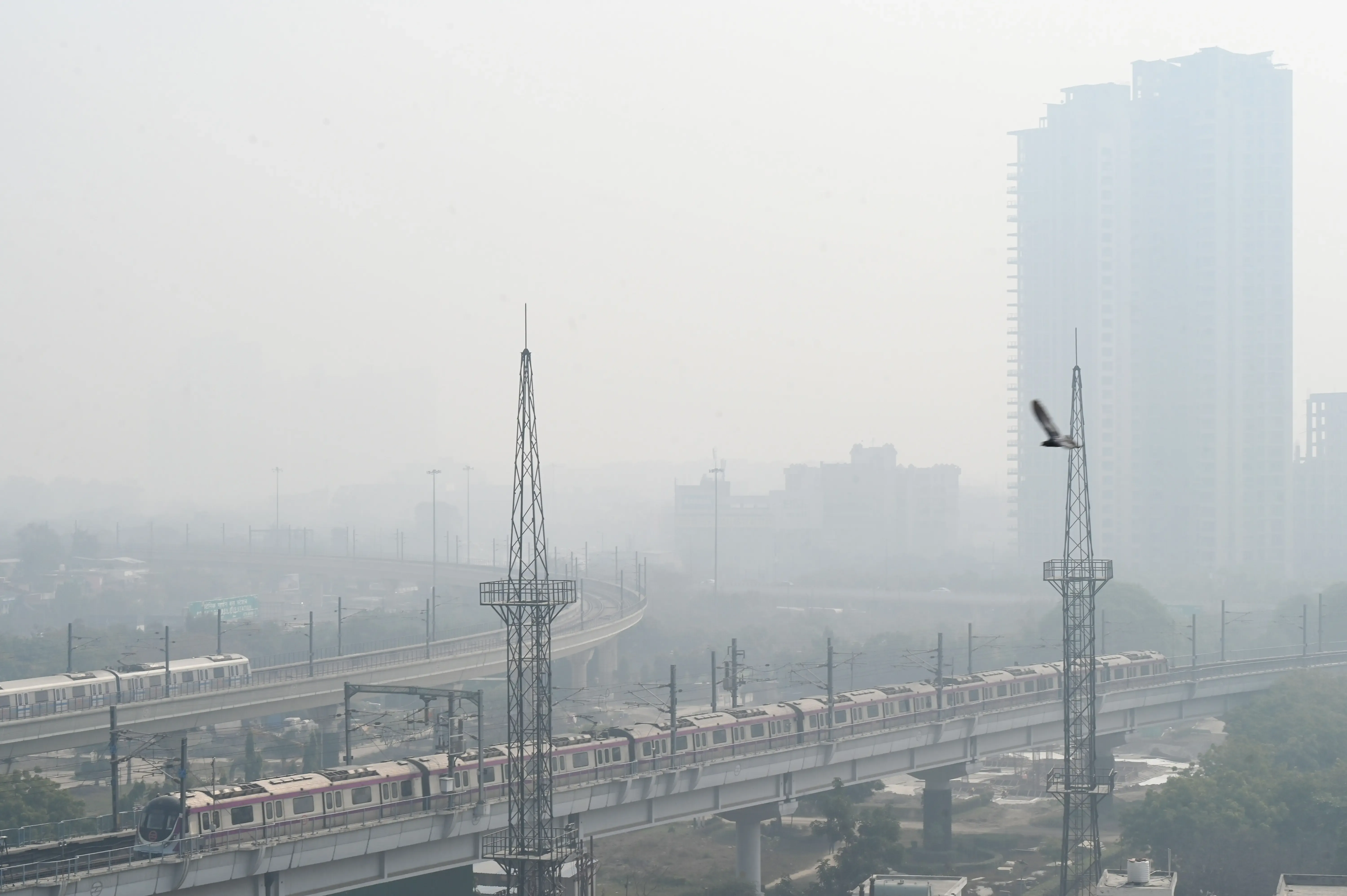 एनसीआर में एक्यूआई फिर लाल निशान के पार, गर्मी में बढ़ेगा तापमान