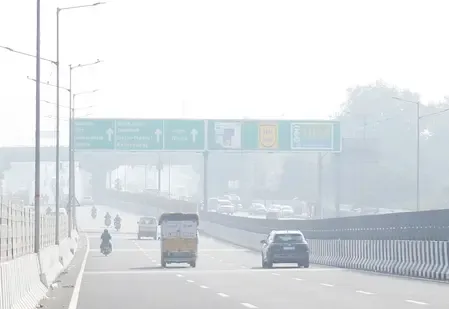 एनसीआर में पारा गिरते ही बढ़ा प्रदूषण, कई इलाकों में एक्यूआई 400 के पार, पूरा इलाका गैस चेंबर में तब्दील