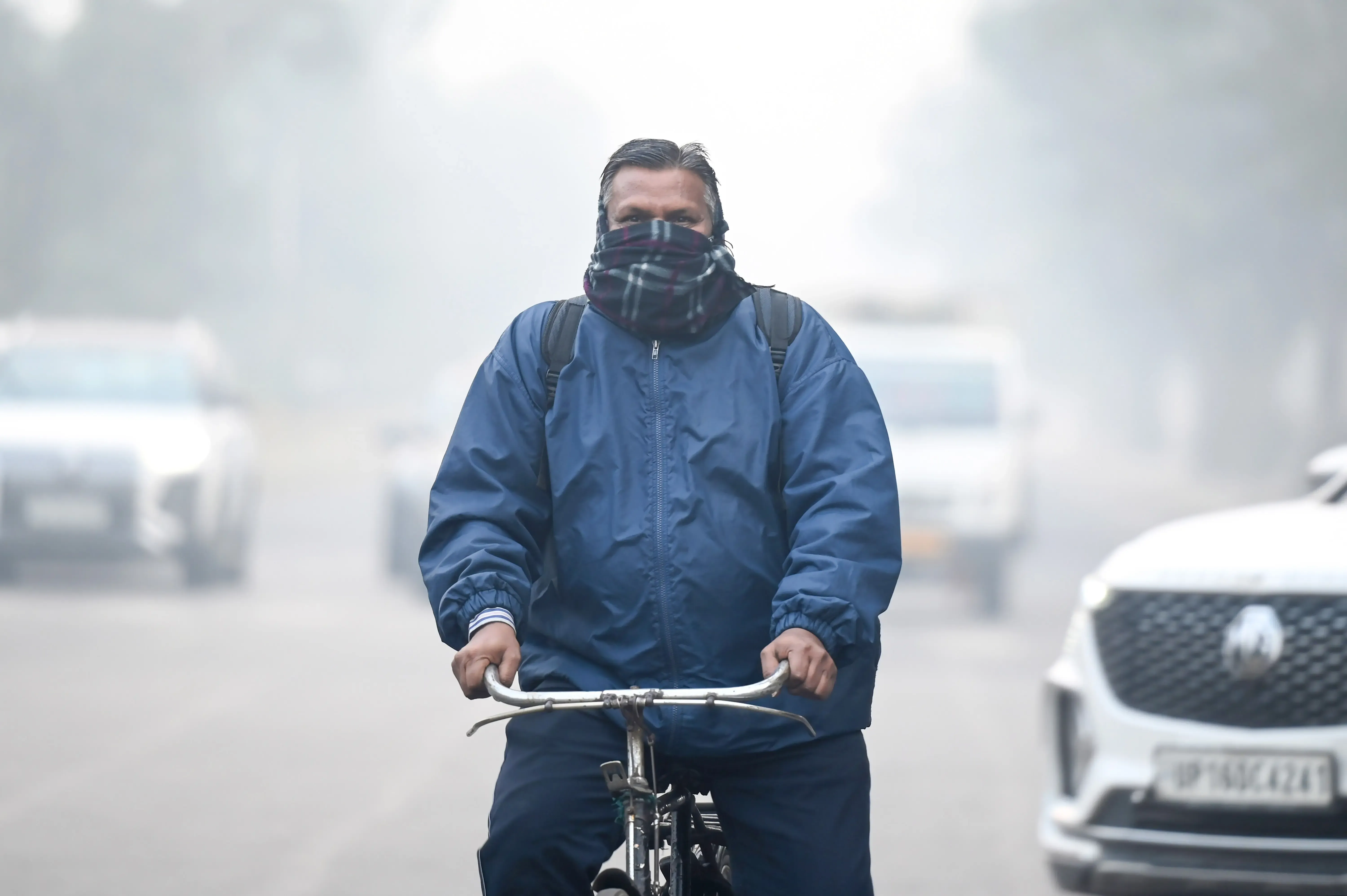 क्या एनसीआर में प्रदूषण से आंशिक राहत मिली है, लेकिन ठंड और कोहरे की चुनौती बरकरार है?