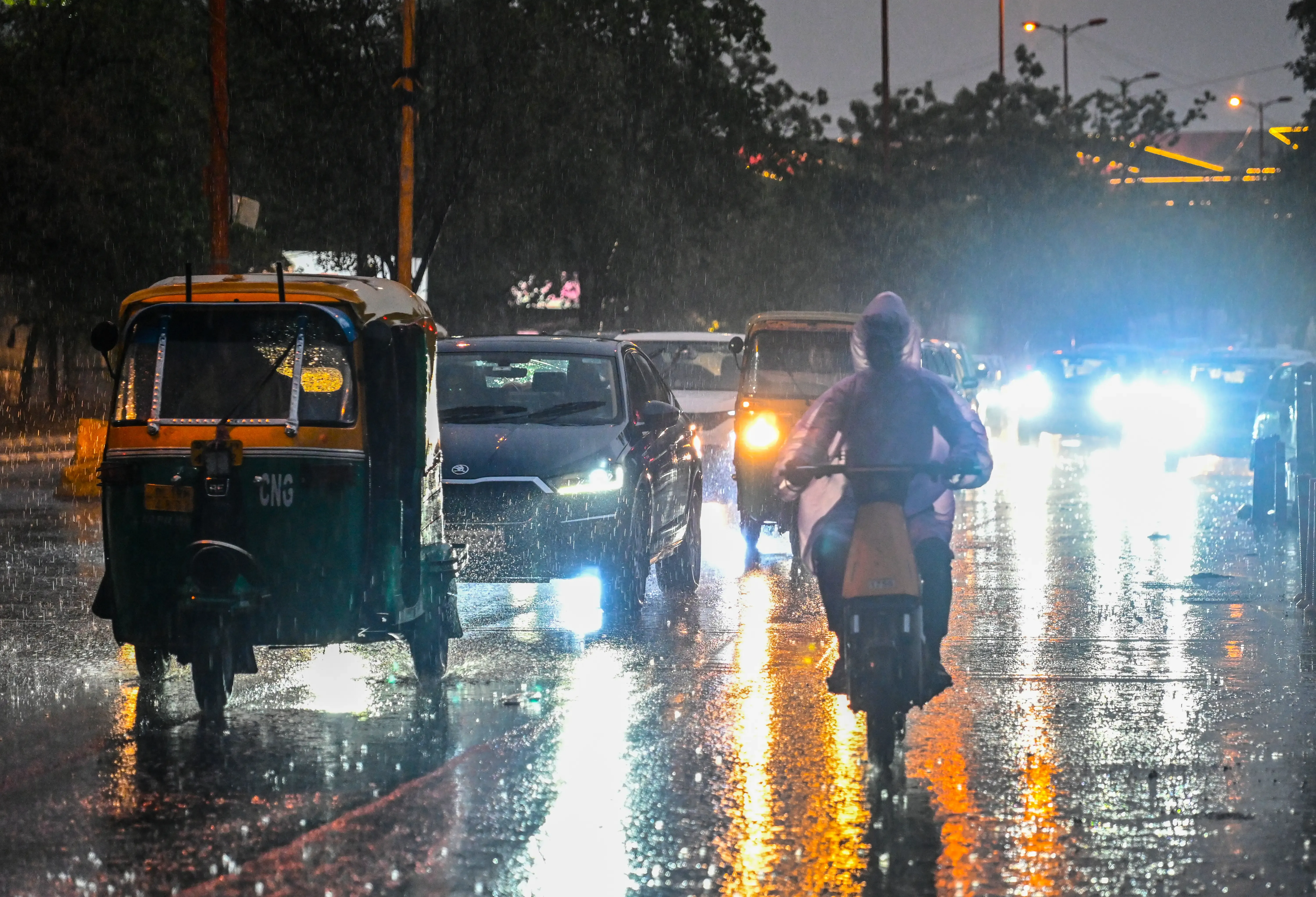 एनसीआर में मौसम का बदला मिजाज: 5 मई को गरज-चमक संग बारिश, AQI ग्रीन श्रेणी में
