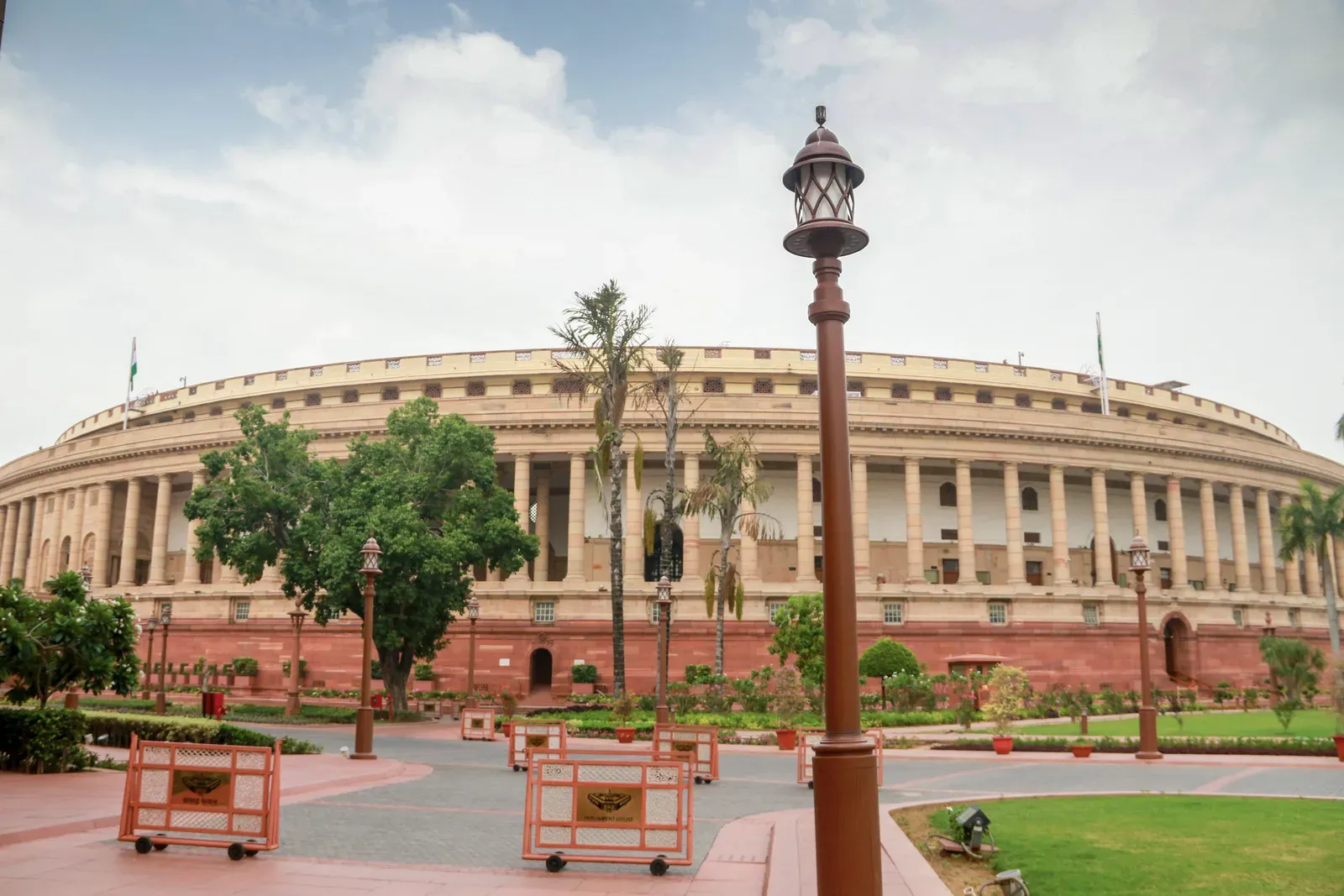 दिल्ली-NCR में अगले 6 दिन 40°C से नीचे रहेगा पारा, 20-21 जून को गरज-चमक के साथ बारिश का अनुमान