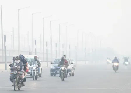 एनसीआर में कड़ाके की ठंड शुरू, तापमान 2 डिग्री लुढ़का; मामूली सुधार के बावजूद एक्यूआई 'खराब' श्रेणी में बरकरार